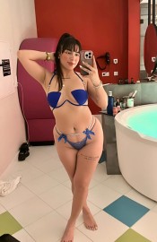 LATINA CACHONDA CON GANAS DE VIVIR AL MÁXIMO