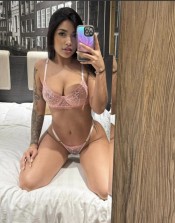 Latina con curvas  muy linda y ardiente