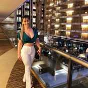 LATINA ALEGRE Y CARIÑOSA