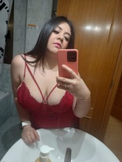 LATINA ENCANTADORA Y COMPLACIENTE
