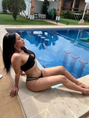 UNA JOVEN MUY GUAPA