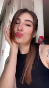 ENCANTADORA, CARIÑOSA VIOLETA COLOMBIANA EN TU ZONA 24H