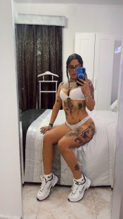 MORENA COQUETA , IMPLICADA , SEXY Y SEDUCTORA .