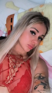 RUBIA VICIOSA CHUPA POLLAS