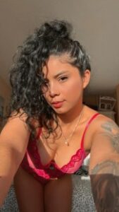 CACHONDA Y TRAVIESA