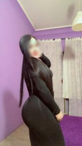 EMMA UNIVERSITARIA MUY CALIENTE EN CASA SOLA