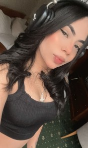 SOY UNA CHICA DE AL LADO QUE QUIERE JUGAR CONTIGO