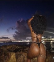 MIS AMORES SOY UNA CHICA JOVEN COMPLACIENTE ARDIENTE CON GANA DE PASALAR RI