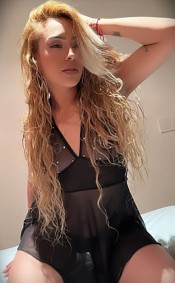 SENSUAL RUBIA DISPUESTA A UN RATO DE PLACER SEXO F