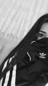 NIÑA TRAVIESA 20 AÑOS SOY COMO LA FARMACIA 24 HORA