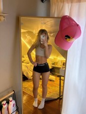 RUBIA DELGADITA EXPERTA EN FRANCES ENSALIVADO