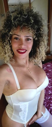 EVELYN AUTENTICA HERMOSA MUJER CON POLLA