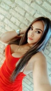 CALIENTE, MORBOSA, FIESTERA, FOTOS REALES. POR AMARA